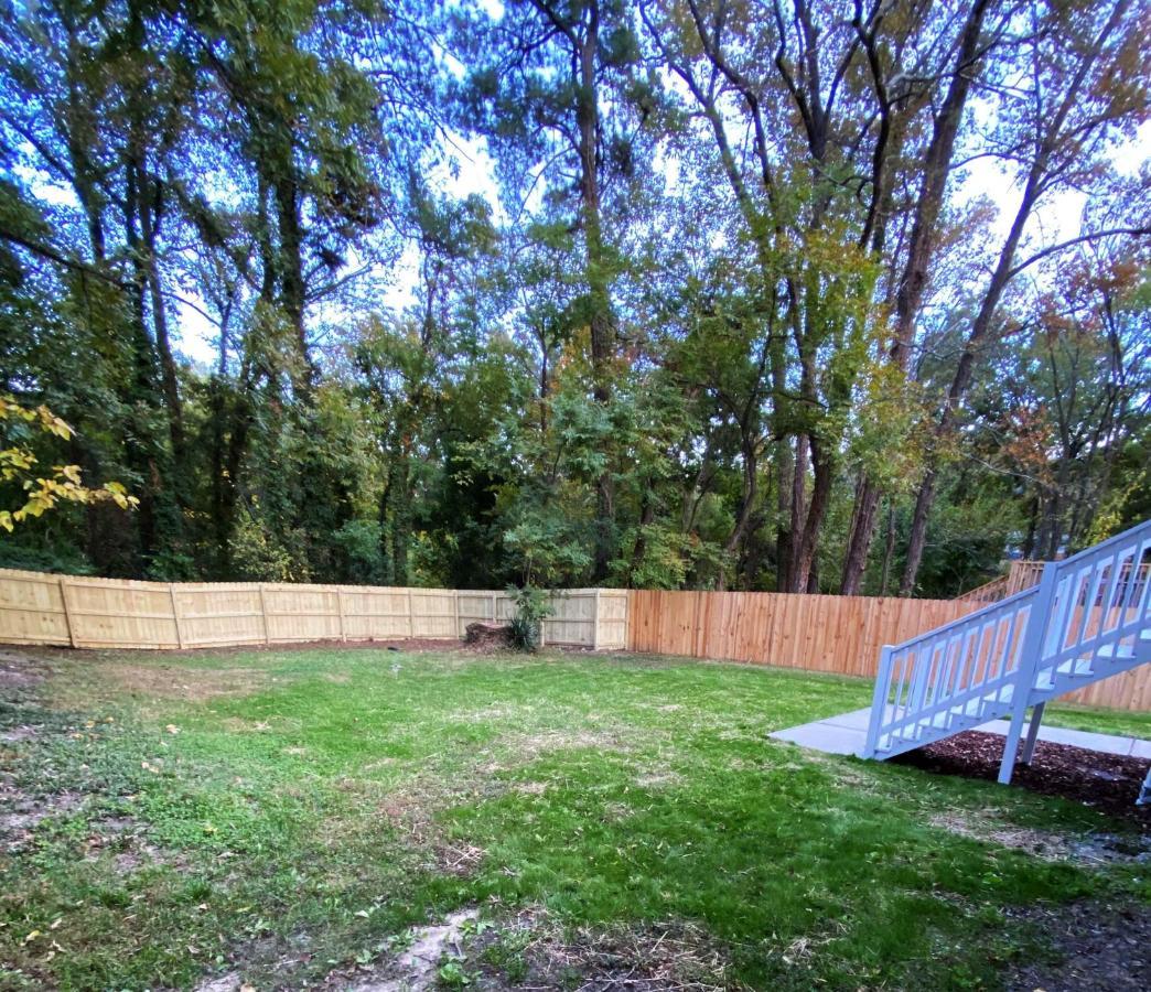 Modern 3-Bedroom, Big Fence Yard, Pets Stay Free Durham Ngoại thất bức ảnh