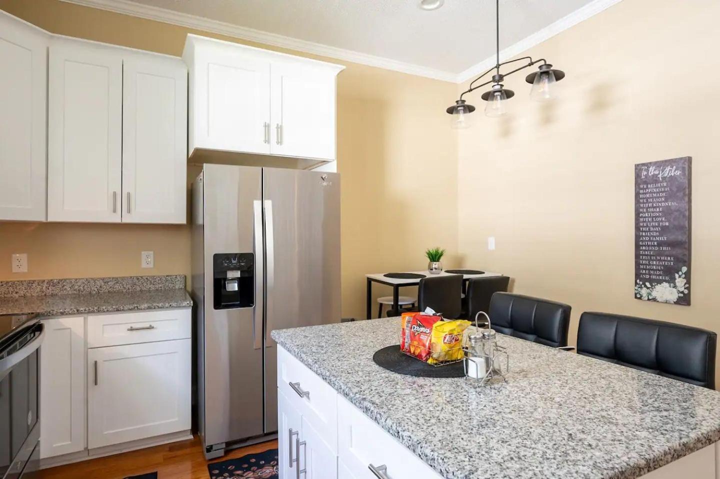 Modern 3-Bedroom, Big Fence Yard, Pets Stay Free Durham Ngoại thất bức ảnh