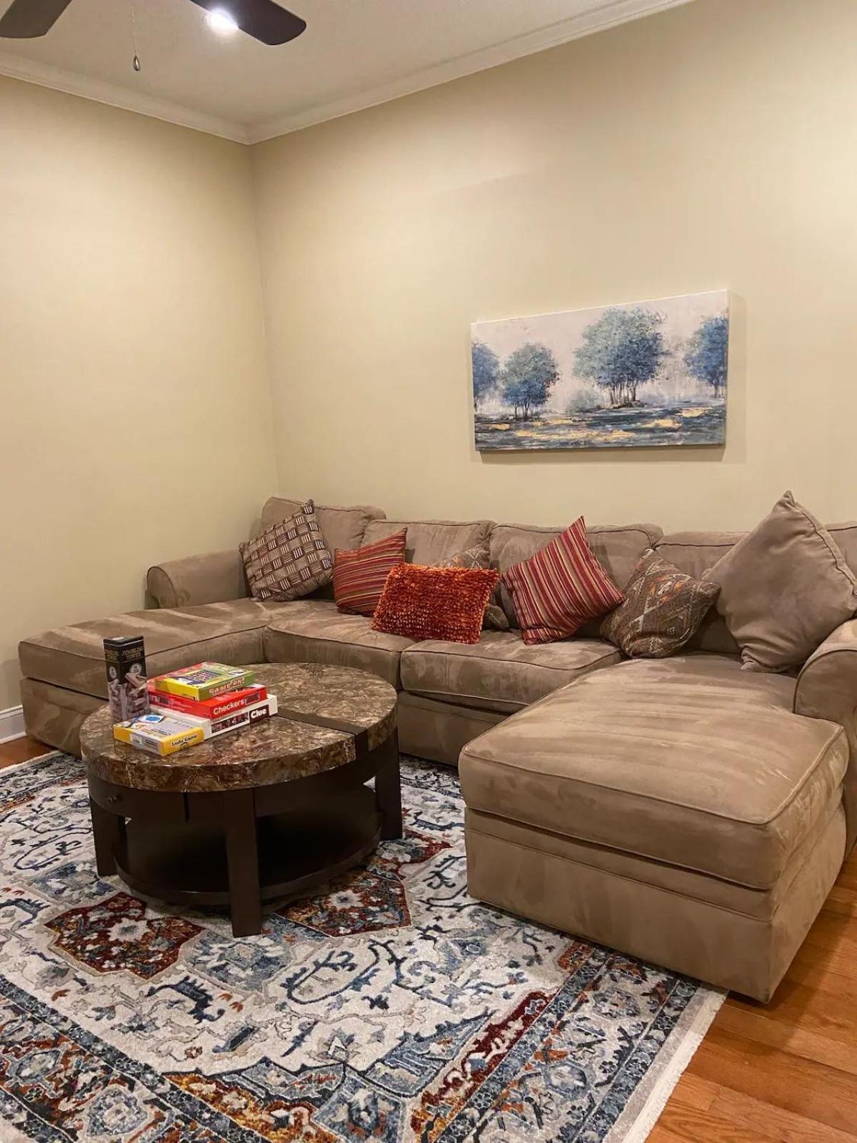 Modern 3-Bedroom, Big Fence Yard, Pets Stay Free Durham Ngoại thất bức ảnh
