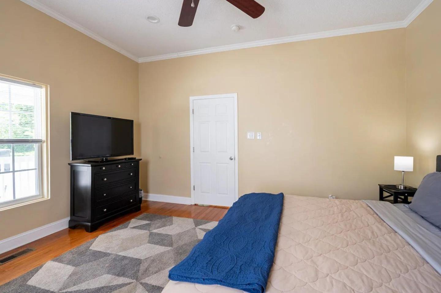 Modern 3-Bedroom, Big Fence Yard, Pets Stay Free Durham Ngoại thất bức ảnh