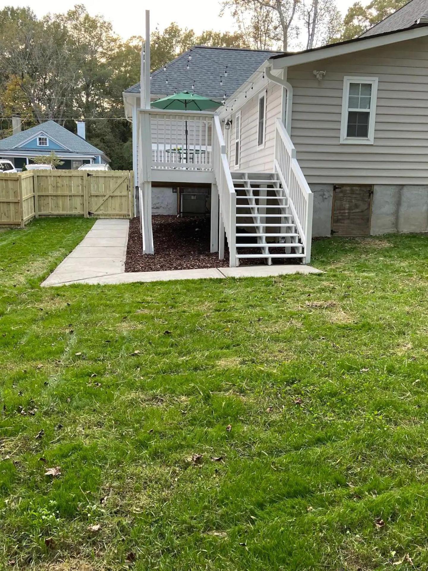 Modern 3-Bedroom, Big Fence Yard, Pets Stay Free Durham Ngoại thất bức ảnh